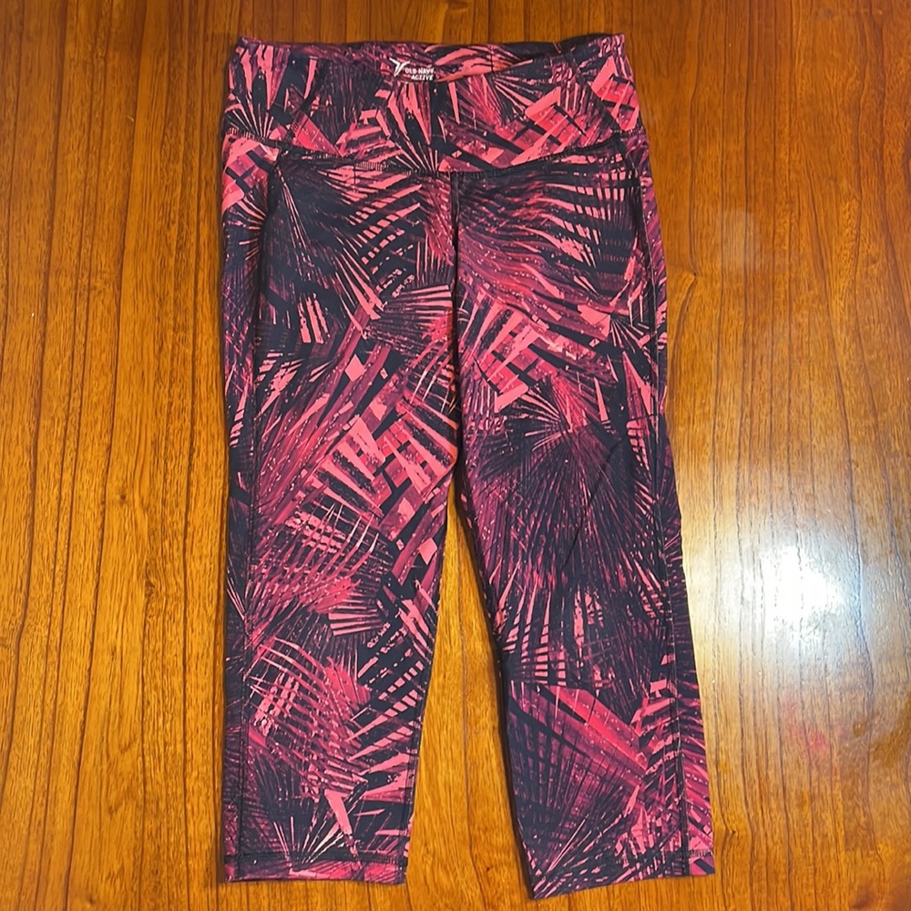 Old Navy Go Dry Fitted Compression Crop Legging